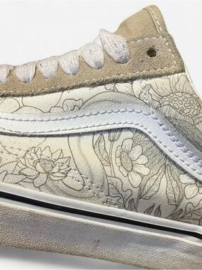 Vans Women's Low-Top Skate Sneakers in Tan and White with Floral Details Size 8
